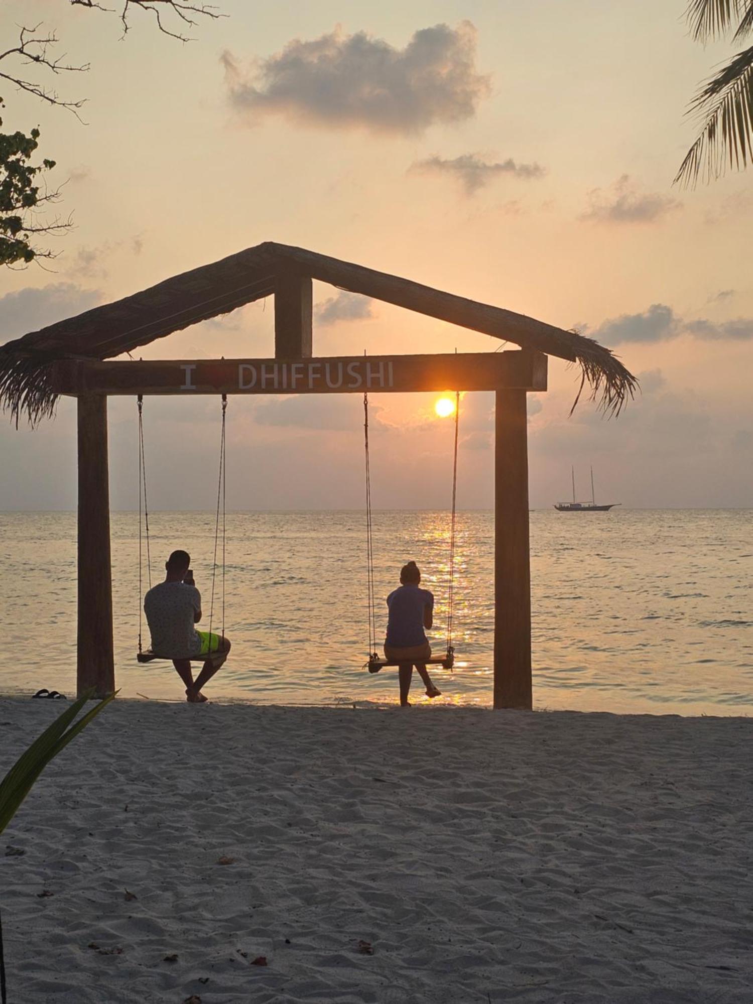 Nirili Villa Dhiffushi Ngoại thất bức ảnh